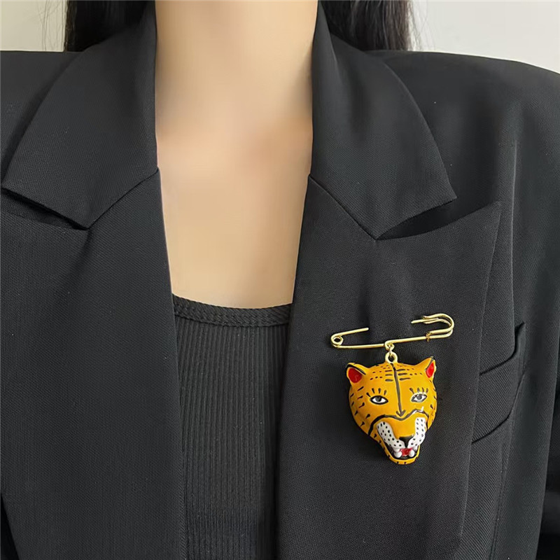 Elegant Enamel Tiger Brooch Pi - Women'S Formal Wear Accessories ulasan dan harga
